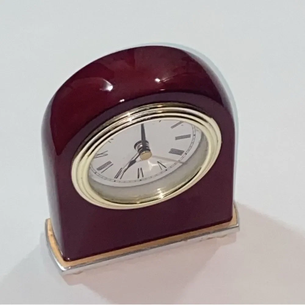 Elegant Red Burgundy  and Gold Quartz Clock